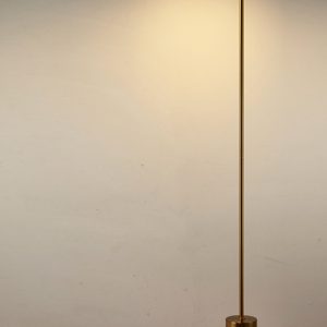 Individual wood grain table lamp