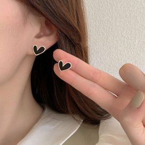 Women's All-match Simple Black Love Heart Stud Earrings